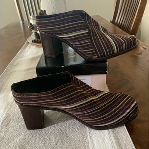 Vivanz clogs. Never worn.